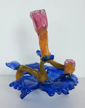 Bernard Heesen - / de Oude Horn, Glasobject, glazen blauwe schaal met tulpen kopen? Bied vanaf 250!