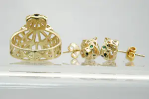 80 - Aparte opengewerkte 18krt geelgouden SET van panter ring en oorstekers kopen? Bied vanaf 400!