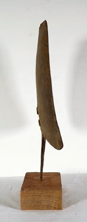 Mambila - IJzeren voorwerp op voet, gebruikt als huwelijksvaluta kopen? Bied vanaf 1!