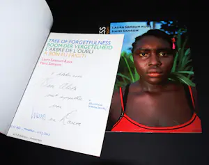 AcheterLaura Samsom-Rous - 2 identieke fotoboeken waarvan 1 met opdracht en gesigneerd? Enchérissez de 50!