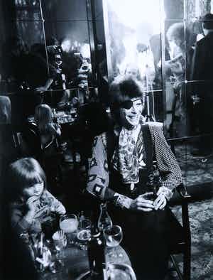 Nico Koster - Foto van David Bowie met zijn zoon in het Amstel Hotel in 1973 verkocht voor € 150!