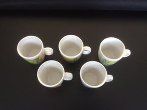 Niet of onleesbaar gesigneerd - Vijf koffiebekers - Sylvia Kristel kopen? Bied vanaf 10!