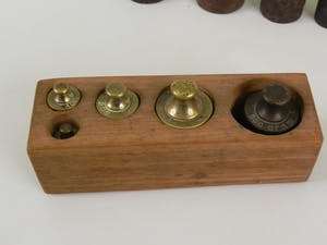 Curiosa - 2 blokken met serie gewichten en 7 losse gewichten kopen? Bied vanaf 1!