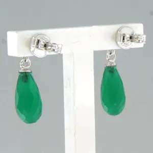 18k gouden oorhangers met groene chalcedoon en briljant geslepen diamant kopen? Bied vanaf 260!