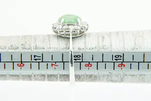 13 - Chique witgouden 14Krt dames ring met 0.50 crt diamant en groene edelsteen. kopen? Bied vanaf 380!