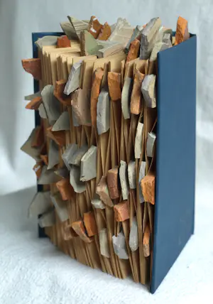 Christina Linaris-Coridou - Object , Boek met Stenen - 2011 kopen? Bied vanaf 10!