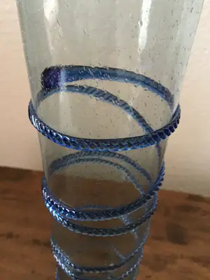 Kosta Boda - Zware kaarsenhouder gemerkt en museum glas slingervaas kopen? Bied vanaf 50!