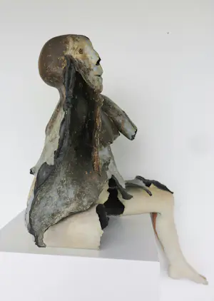 Erik Dejonckheere - Keramiek, Gehavende vrouw na oorlogstijd kopen? Bied vanaf 400!