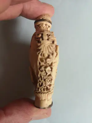 Niet of onleesbaar gesigneerd - Chinees Snuifflesje handgesneden kopen? Bied vanaf 1!