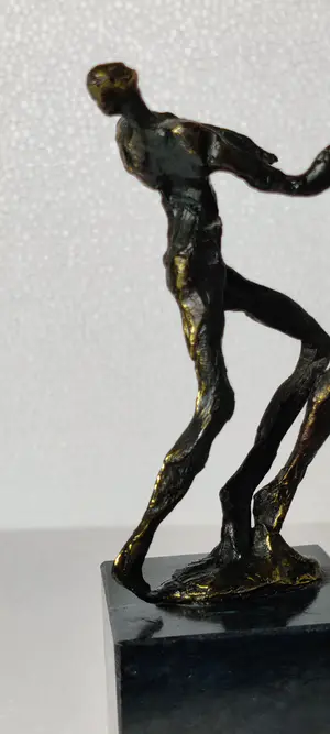 Niet of onleesbaar gesigneerd - Abstract bronzen sculptuur kopen? Bied vanaf 1!