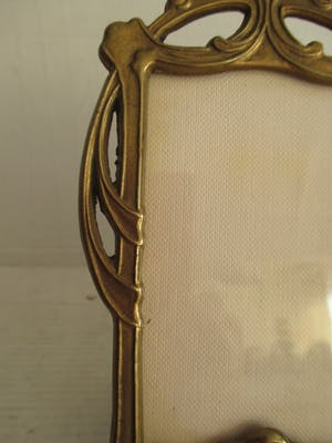 Curiosa - Twee bronzen/koperen dubbele fotolijsten onder glas kopen? Bied vanaf 50!