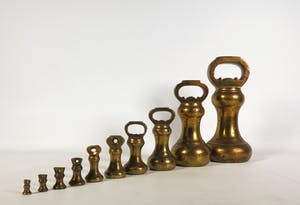 Niet of onleesbaar gesigneerd - Set van tien bronzen gewichten kopen? Bied vanaf 1!