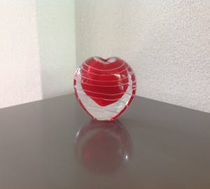 Niet of onleesbaar gesigneerd - Glazen object met rood hart kopen? Bied vanaf 1!