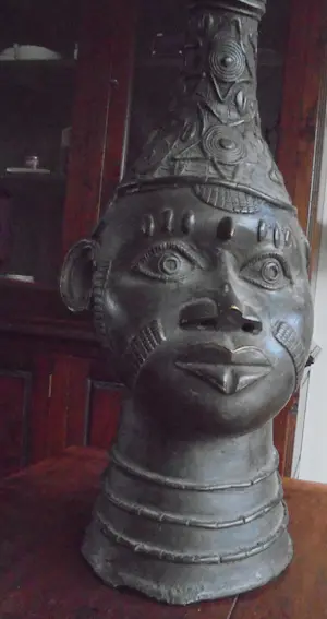 Benin - Zwaar, bronzen beeld, met origineel certificaat.Uniek en gedetailleerd. kopen? Bied vanaf 195!