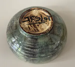 Frans Slot - Kunstaardewerken kom met hazevel glazuur op voet kopen? Bied vanaf 48!