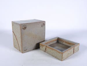 Henriette Syatauw - Aardewerk, Doos met geometrisch decor kopen? Bied vanaf 50!