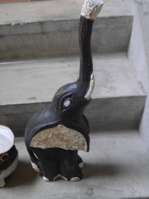 Niet of onleesbaar gesigneerd - pelikaan/olifant/uil kopen? Bied vanaf 1!