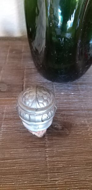 Niet of onleesbaar gesigneerd - Schenkkan van glas en tin kopen? Bied vanaf 1!