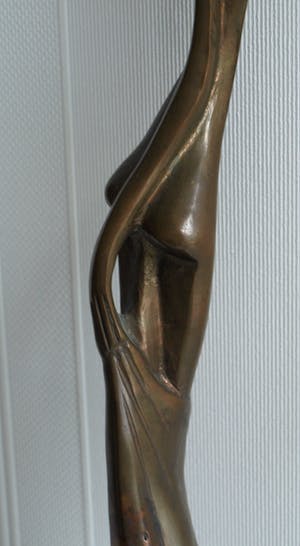 Brons (Onbekend) - Bronzen beeld , Naakte vrouw – gesigneerd ‘LM” – hoogte 46 cm. kopen? Bied vanaf 1!