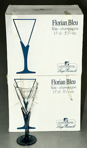 Niet of onleesbaar gesigneerd - 12 vintage saffierblauwe flûtes champagne in art deco stijl - Luigi Bormioli kopen? Bied vanaf 1!