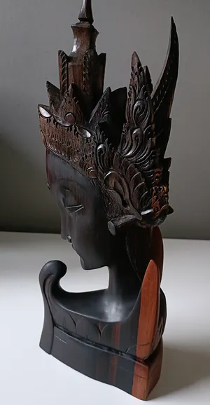 Niet of onleesbaar gesigneerd - Coromandel houten hoofd van Balinese danseres kopen? Bied vanaf 1!