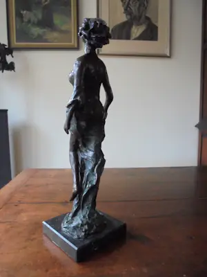 Marianne Houtkamp - Elegante, jonge dame.Prachtig patina! kopen? Bied vanaf 525!