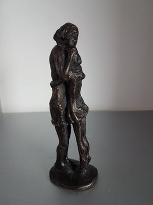 Astrid Veldhuyzen-Koppen - Beeld " Beschutting" kopen? Bied vanaf 35!