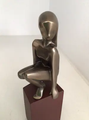 Janneke Ros - Beeld “ SCHOONHEID “. Gesigneerd kopen? Bied vanaf 1!