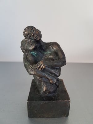 Astrid Veldhuyzen-Koppen - Beeld / Sculptuur " Omarming " kopen? Bied vanaf 60!