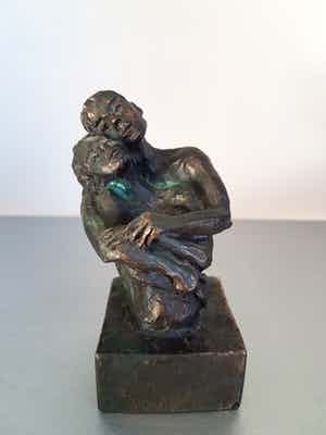 Astrid Veldhuyzen-Koppen - Beeld / Sculptuur " Omarming " verkocht voor € 60!