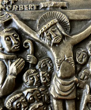 Egino Weinert - Prachtige zwaar bronzen object / penning - van de Norbertijnen abdij van Tongerl kopen? Bied vanaf 45!