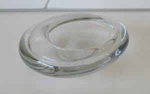 Per Lutken - Blank glazen asbak uit de Akva serie - Holmegaard kopen? Bied vanaf 22!