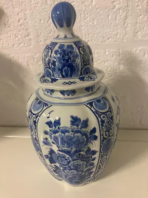 Buy Porceleyne Fles - Prachtige Delftsblauwe dekselvaas met initialen C.K. van Georg Conrad Kunz? Bid from 50!