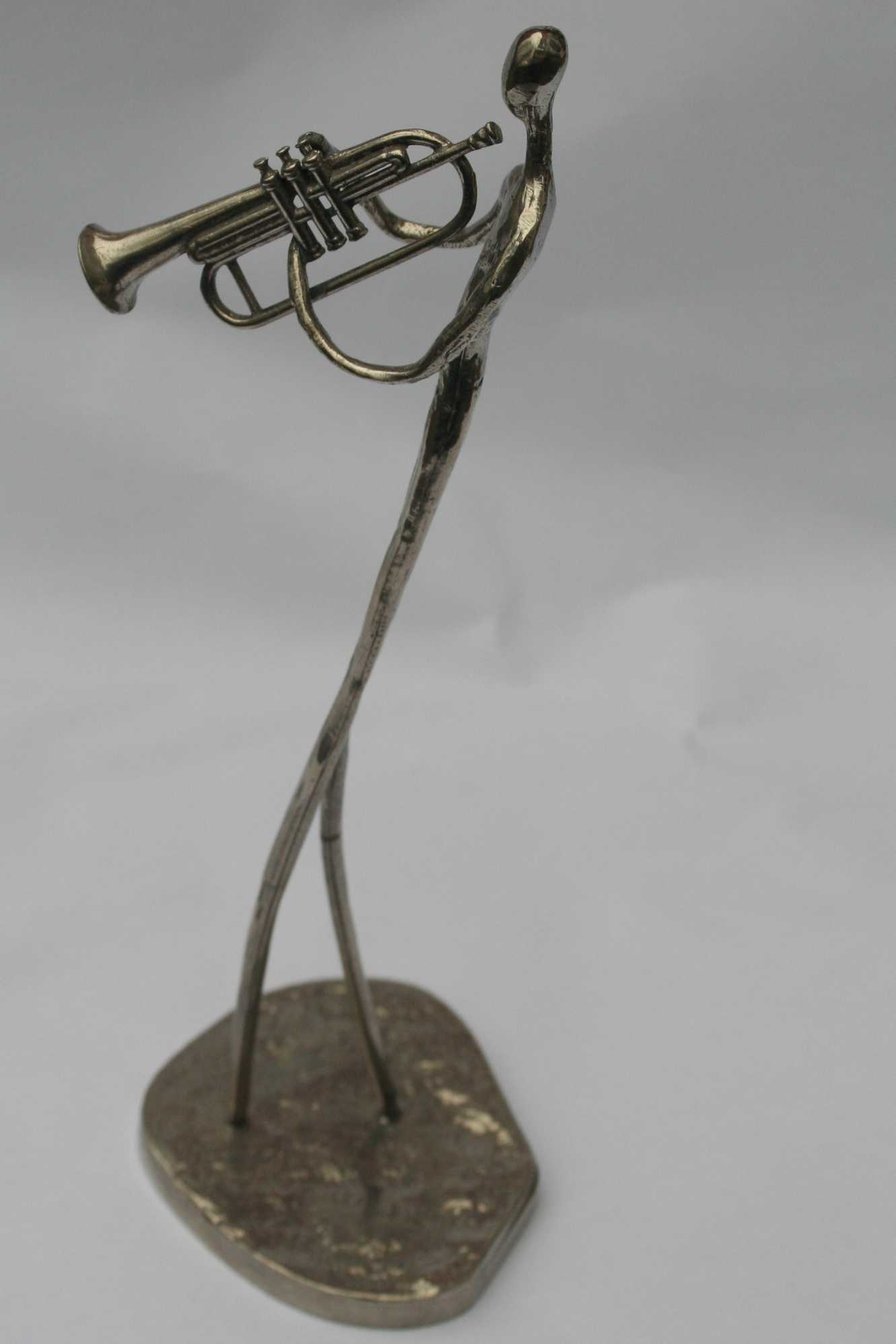 Niet of onleesbaar gesigneerd - tinnen beeld trompetspeler - gemerkt kopen? Bied vanaf 1!