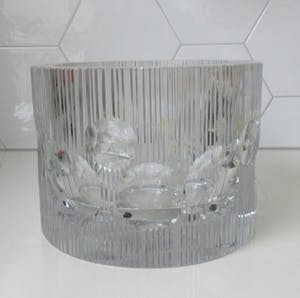 Niet of onleesbaar gesigneerd - XL Space Age dikwandige lens geslepen kristallen vaas of planter kopen? Bied vanaf 1!