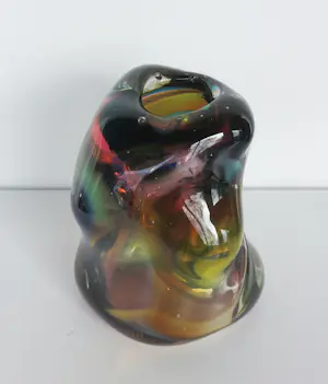 Yvon Trossèl - Glazen vaas met diverse kleuren kopen? Bied vanaf 100!