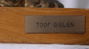 Toon Gielen - Beschilderd gips, Vrouwenfiguur op sokkel (Zeer groot en zwaar) kopen? Bied vanaf 1!