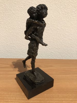 Astrid Veldhuyzen-Koppen - Prachtig beeld moeder met kind kopen? Bied vanaf 50!