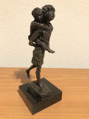 Astrid Veldhuyzen-Koppen - Prachtig beeld moeder met kind verkocht voor € 50!