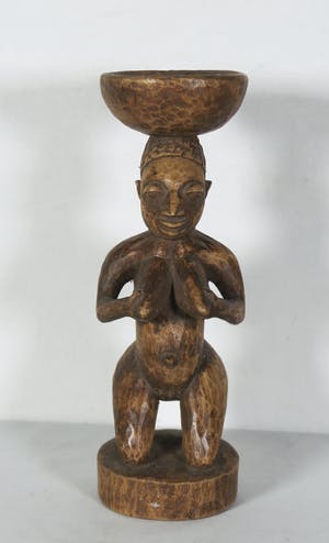 Yoruba - Houten geknield vruchtbaarheidsbeeld met bovenop schaal voor magische stoffen kopen? Bied vanaf 1!