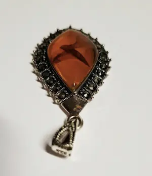Nieuw vintage teardrop-hanger met gouden amber en marcasiet kopen? Bied vanaf 65!