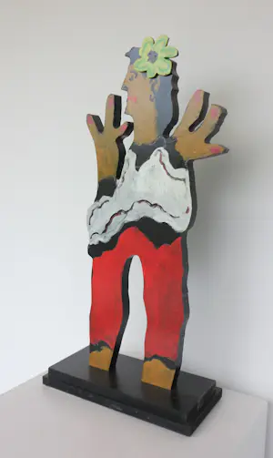 Jan Sierhuis - Houten beschilderde sculptuur, Figuur (in houten kist) kopen? Bied vanaf 250!