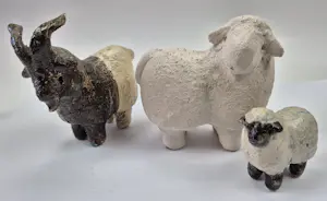 Ueli Schmutz - Olijke trio van 2 schaapjes en een steenbokje kopen? Bied vanaf 15!