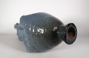 Peter von Hartsvelt Müller - Aardewerk, Blauwe tulpenvaas (Groot) kopen? Bied vanaf 1!