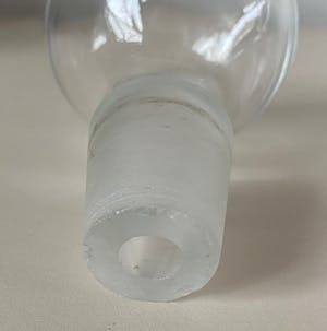 Niet of onleesbaar gesigneerd - Saint Hilaire Paris - kristallen karaf met verzilverd montuur kopen? Bied vanaf 1!