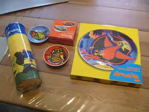 Corneille - kavel met grote schaal , onderzetters , koffiekopjes , blik kopen? Bied vanaf 50!