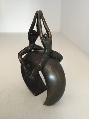 Corry Ammerlaan - Sculptuur “ Samen in balans “ kopen? Bied vanaf 30!
