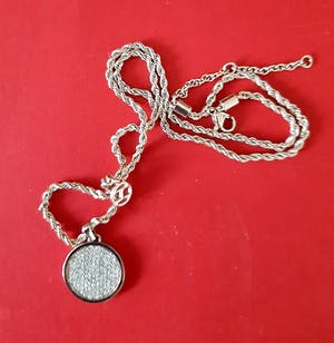 Niet of onleesbaar gesigneerd - Tommy Hilfiger ketting met hanger kopen? Bied vanaf 1!