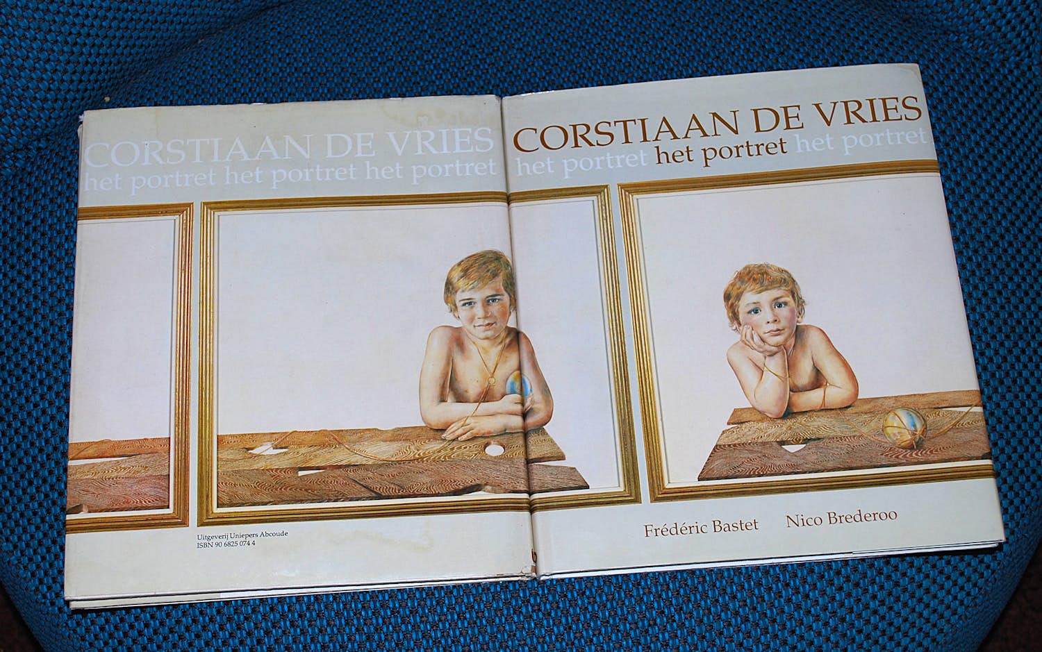 Corstiaan de Vries - 2 identieke boeken, 1x gesigneerd kopen? Bied vanaf 40!