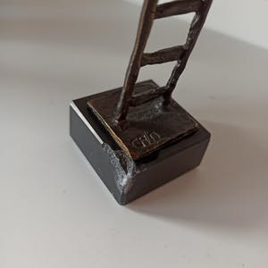 Corry Ammerlaan - Verbronsd sculptuur op sokkel; De Denkende Mens. kopen? Bied vanaf 1!